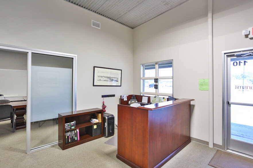 110 Industrial Dr, Boerne, TX for lease - Building Photo - Image 3 of 35