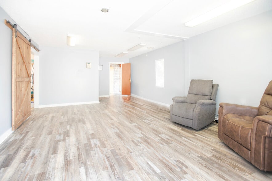 401 Hillcrest St, Clinton, TN for sale - Interior Photo - Image 2 of 18