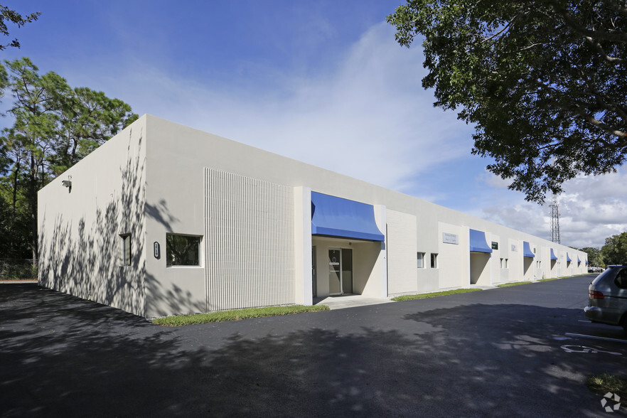 1719 Trade Center Way, Naples, FL for lease - Building Photo - Image 1 of 4