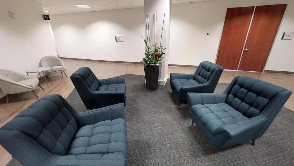 395 Oyster Point Blvd, South San Francisco, CA for lease - Interior Photo - Image 2 of 13