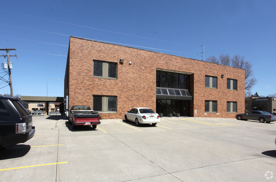 3883 Normal Blvd, Lincoln, NE for sale - Building Photo - Image 2 of 3