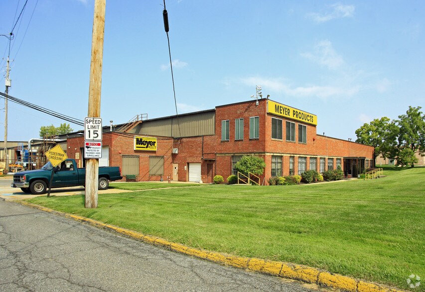 18513 Euclid Ave, Cleveland, OH for sale - Primary Photo - Image 1 of 4