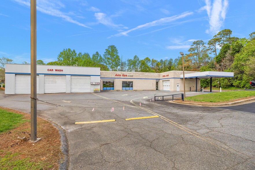 2931 N Center St, Hickory, NC for sale - Building Photo - Image 1 of 40