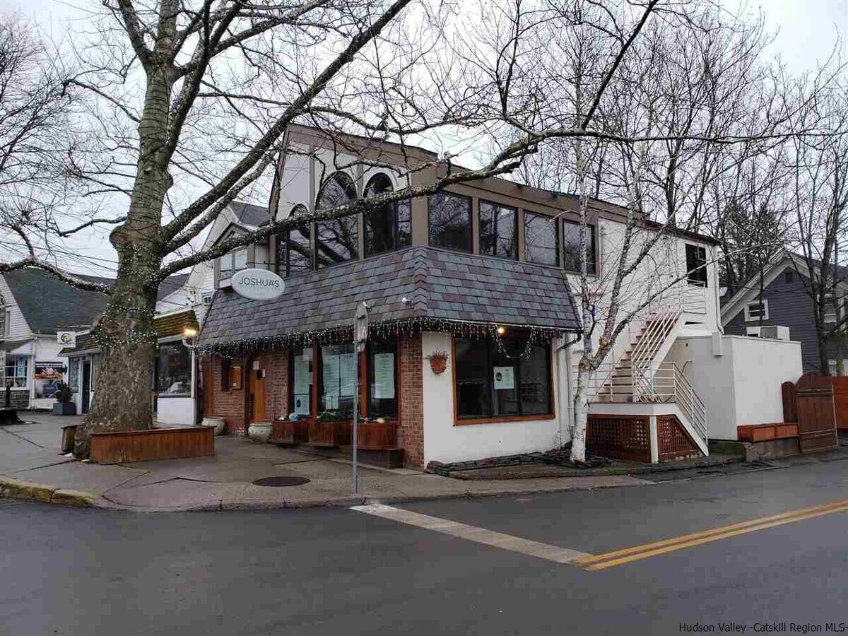 51 Tinker St, Woodstock, NY 12498