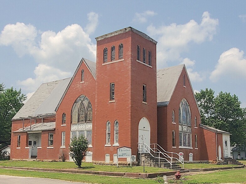 810 S Washington Ave, La Harpe, KS 66751