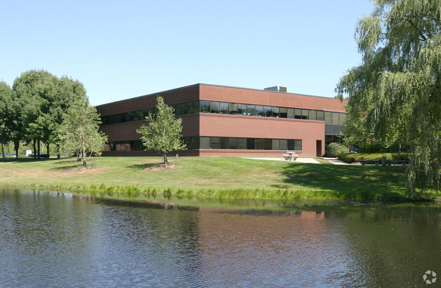 300 Winding Brook Dr, Glastonbury, CT for lease - Building Photo - Image 3 of 15