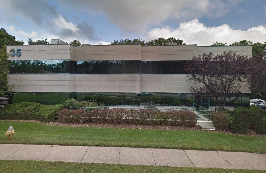 35 Crooked Hill Rd, Commack, NY for sale Building Photo- Image 1 of 1