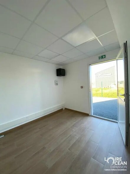 Flex in Vallet for lease - Interior Photo - Image 3 of 7