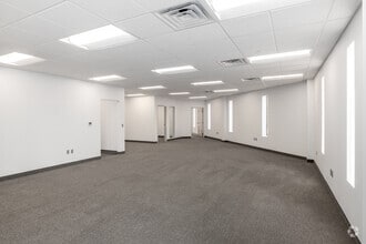 266-300 Raritan Center Pky, Edison, NJ for lease Interior Photo- Image 2 of 12