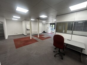 Worsley Bridge Rd, London for lease Interior Photo- Image 2 of 8