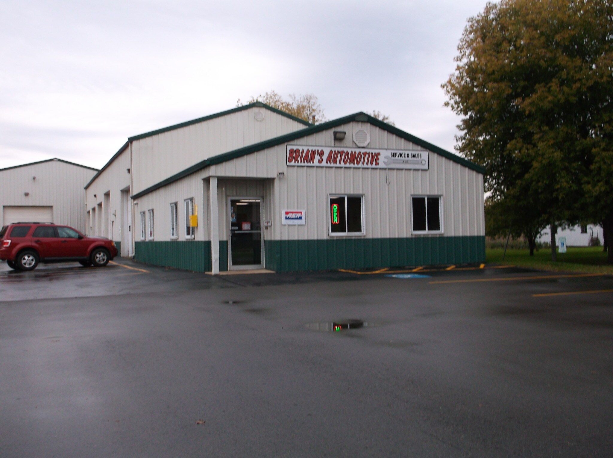 3185 Jackson St, Oshkosh, WI for sale Primary Photo- Image 1 of 1