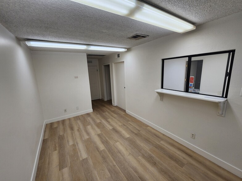 19509-19529 Business Center Dr, Northridge, CA for lease - Building Photo - Image 2 of 5