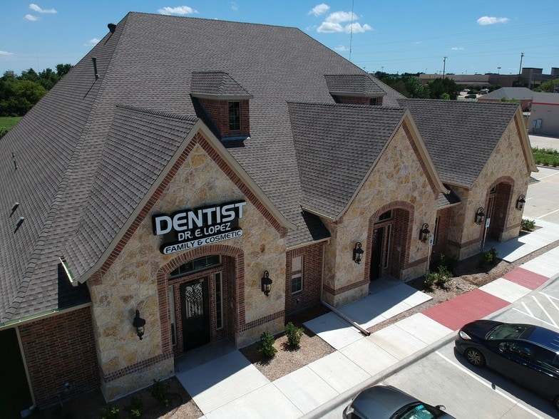 110 E Belt Line Rd, Cedar Hill, TX for lease - Building Photo - Image 2 of 8