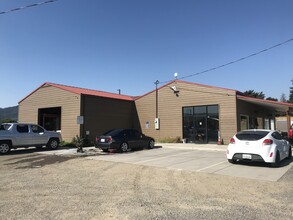 123 W Lake Mendocino Dr, Ukiah, CA for lease Building Photo- Image 2 of 17