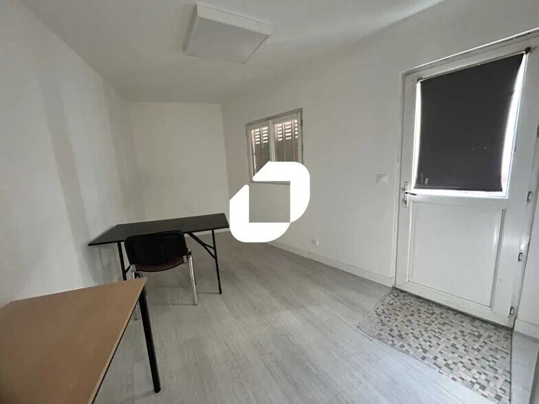 Office in Argenteuil for lease - Interior Photo - Image 2 of 9