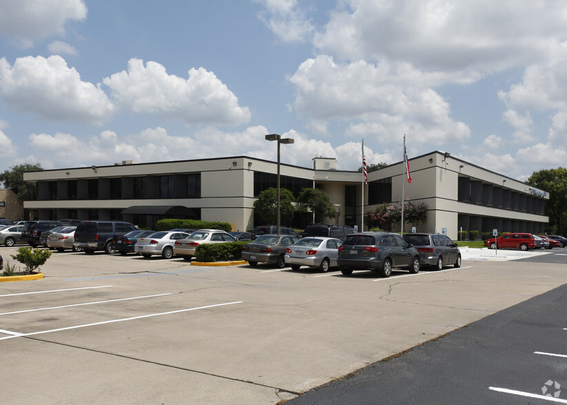 2950 S Gessner Rd, Houston, TX for lease - Building Photo - Image 3 of 8