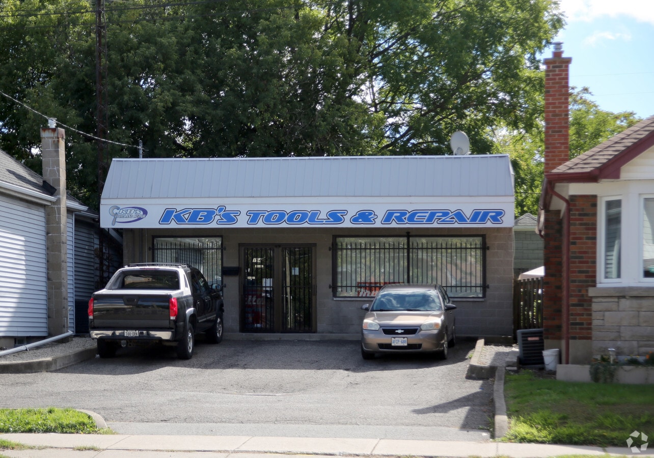 164 Welland Ave, St Catharines, ON L2R 2N6 164 Welland Ave, St Catharines, ON L2R 2N6