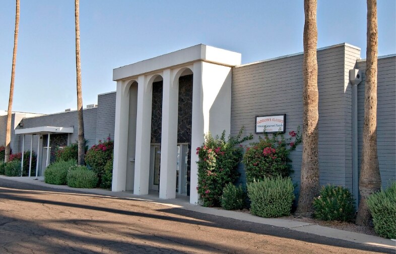 1000-1010A E Vista Del Cerro, Tempe, AZ for lease - Primary Photo - Image 1 of 3