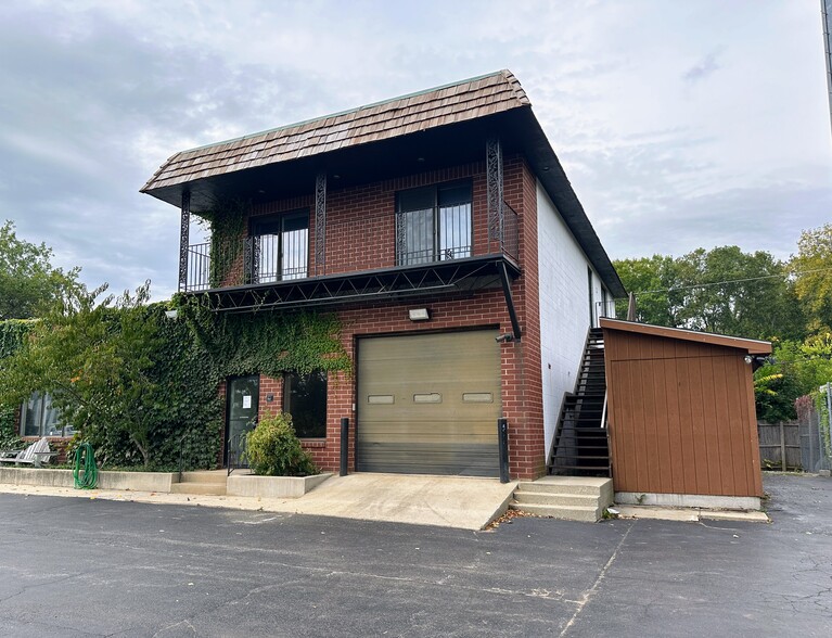 100 N Skokie Hwy, Lake Bluff, IL for lease - Building Photo - Image 1 of 3