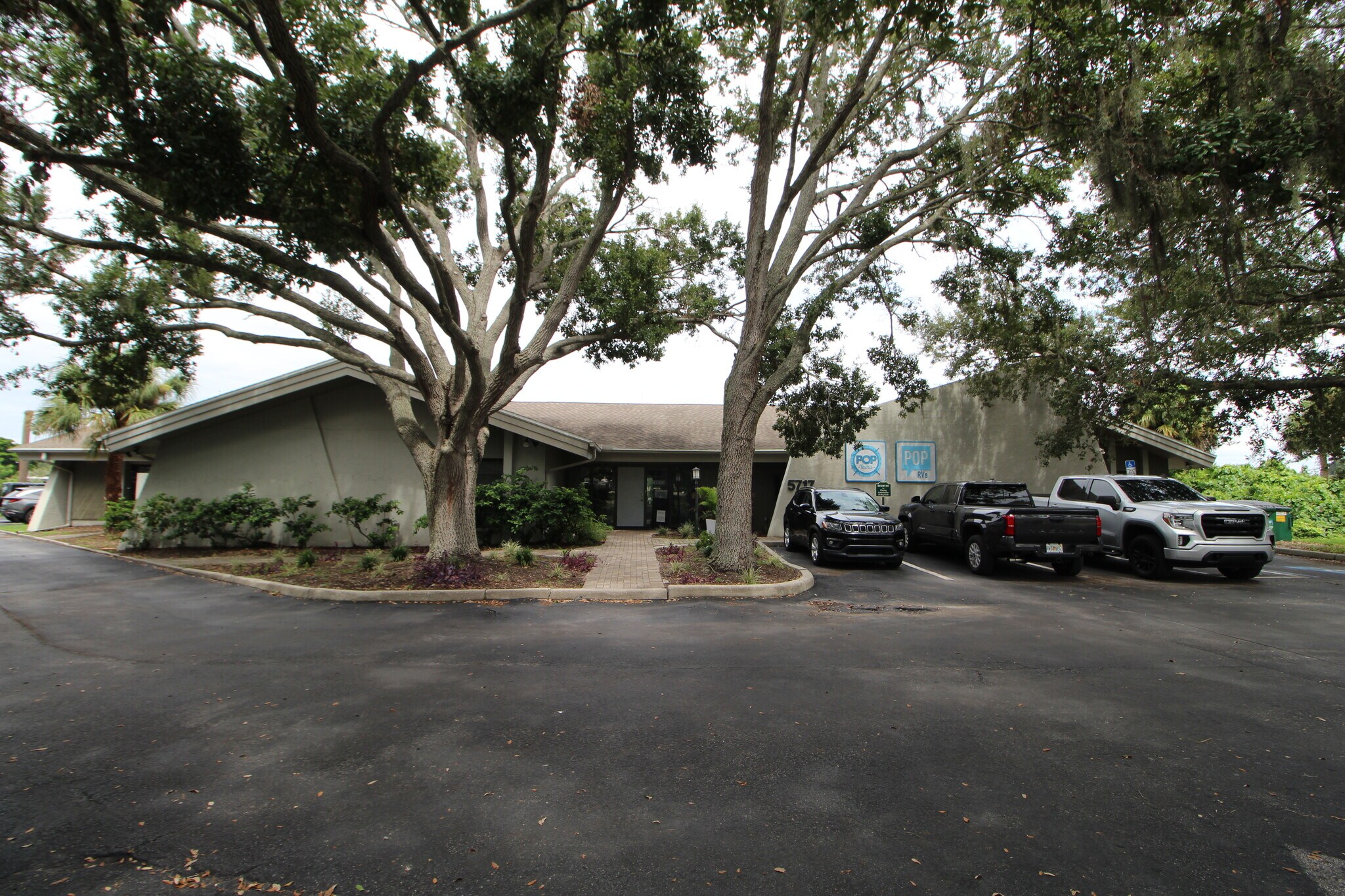 5717 Bessie Dr, Sarasota, FL for lease Building Photo- Image 1 of 15