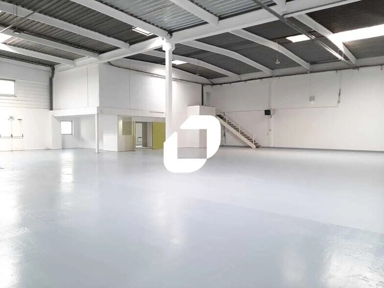 Office in Trappes for lease - Interior Photo - Image 3 of 6