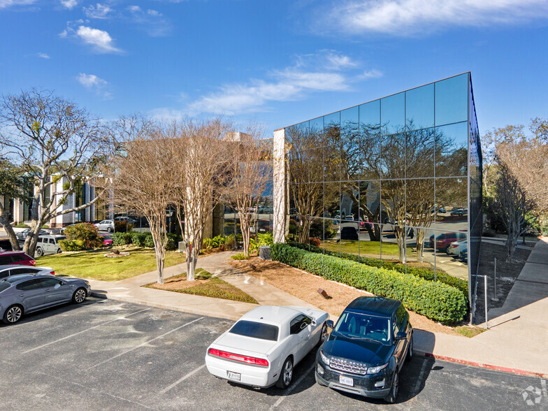 8535 Wurzbach Rd, San Antonio, TX for lease - Primary Photo - Image 1 of 8