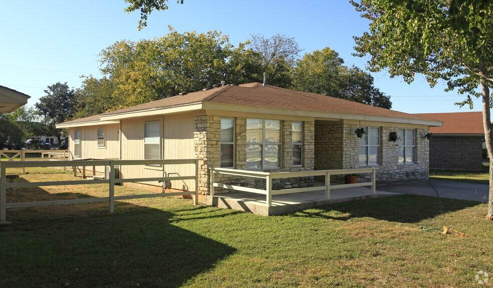 110 Golden Oaks, Georgetown, TX for sale - Primary Photo - Image 1 of 1
