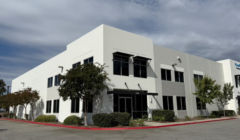 1755 S Grand Ave, Glendora, CA for lease - Building Photo - Image 1 of 1