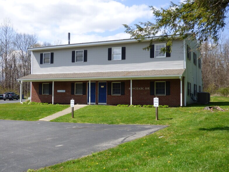 4 Scenic Dr, Hyde Park, NY for sale - Building Photo - Image 1 of 1