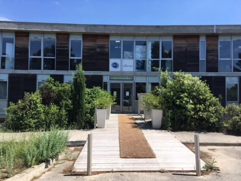 Office in Aix-en-Provence for lease - Building Photo - Image 1 of 9