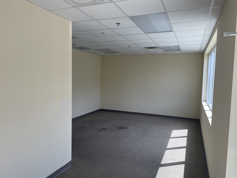 588 Monroe Rd, Sanford, FL for lease - Interior Photo - Image 3 of 17