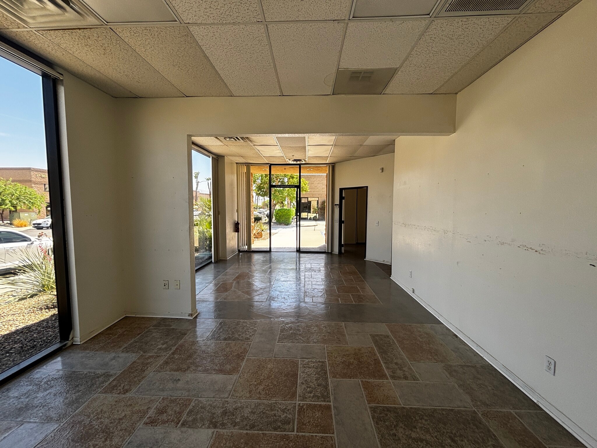 77825 Wildcat Dr, Palm Desert, CA for lease Interior Photo- Image 1 of 11