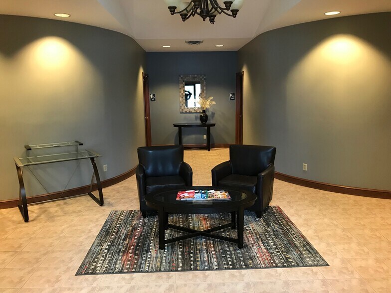 7000 Piper Glen Dr, Springfield, IL 62711