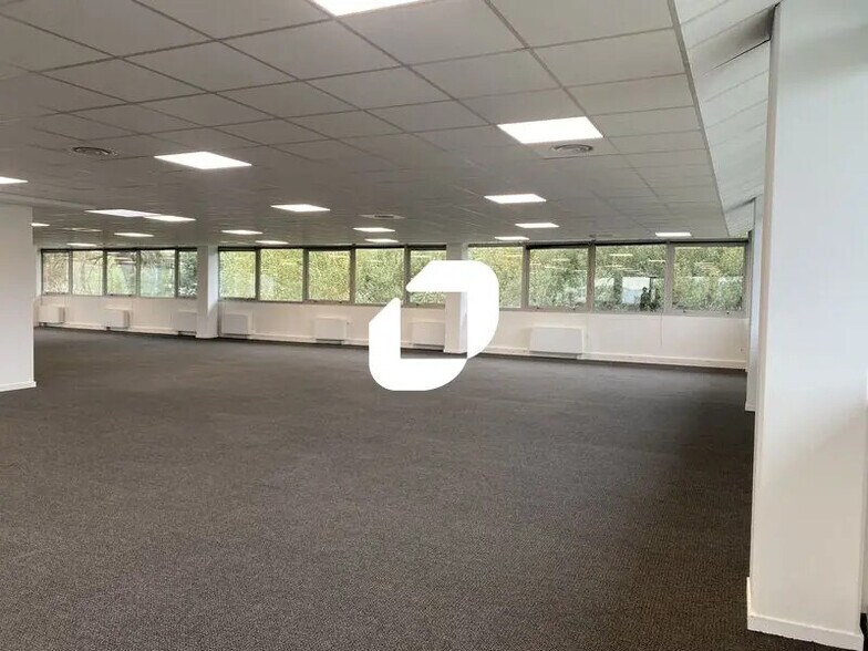 Office in Pessac for lease - Building Photo - Image 2 of 12