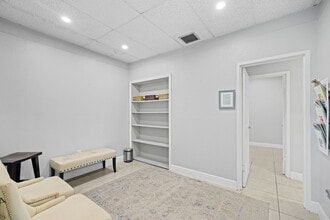 960 W 41st St, Miami Beach, FL for lease Interior Photo- Image 2 of 10