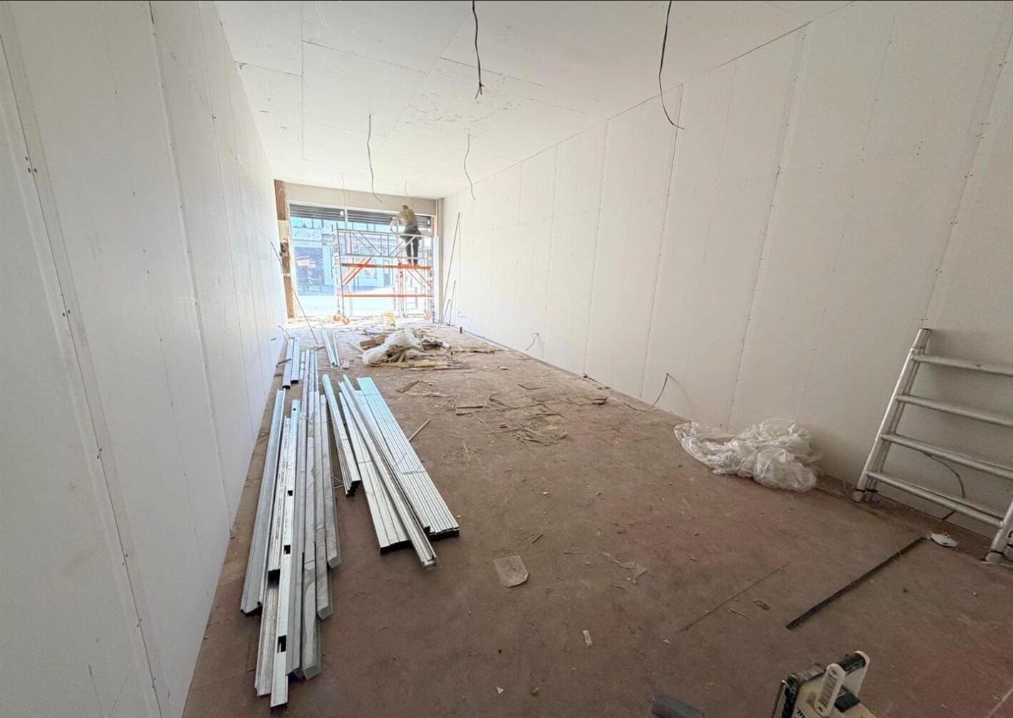 184 Burnage Ln, Manchester for lease Interior Photo- Image 1 of 7