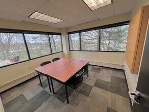 945-951 Hornet Dr, Hazelwood, MO for lease Interior Photo- Image 2 of 9