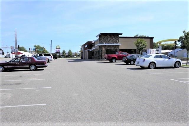 211 Elm St W, Annandale, MN for sale - Building Photo - Image 3 of 7