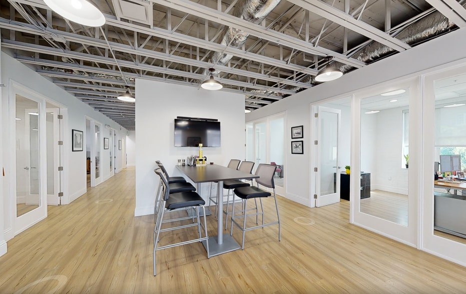 401 S Dixie Hwy, West Palm Beach, FL for lease - Matterport 3D Scan - Image 2 of 9