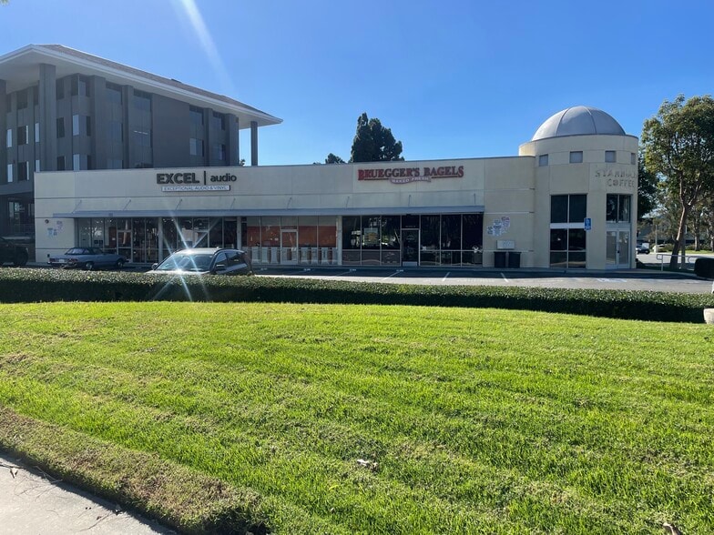 4678 Campus Dr, Newport Beach, CA for lease - Building Photo - Image 3 of 3