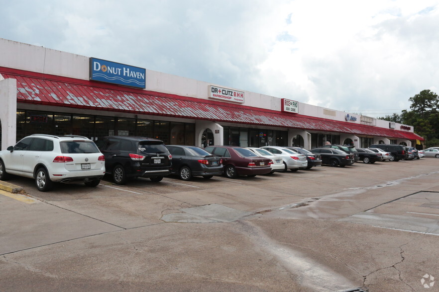 10802 Hughes Rd, Houston, TX for lease - Building Photo - Image 2 of 9