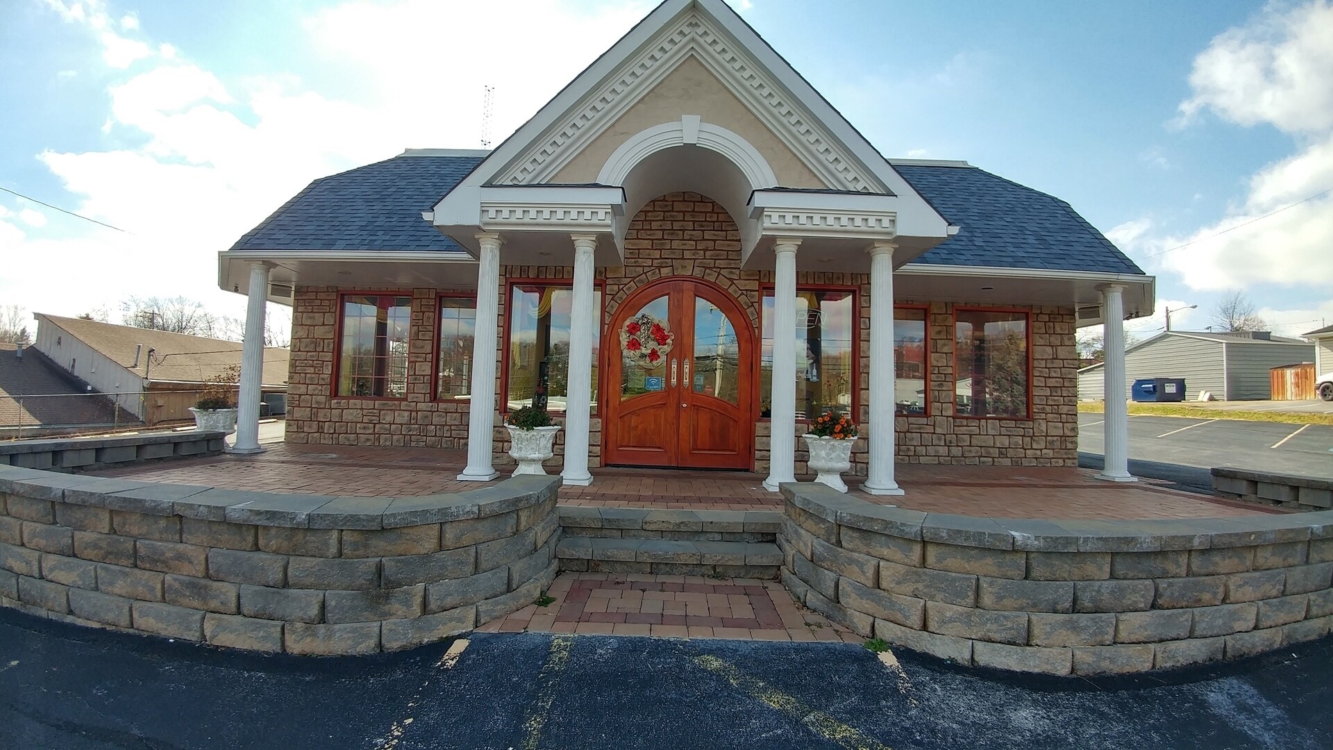 607 Happy Valley Rd, Glasgow, KY for sale Primary Photo- Image 1 of 1