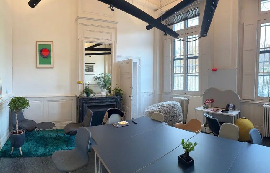 Office in Lyon for lease - Interior Photo - Image 2 of 3