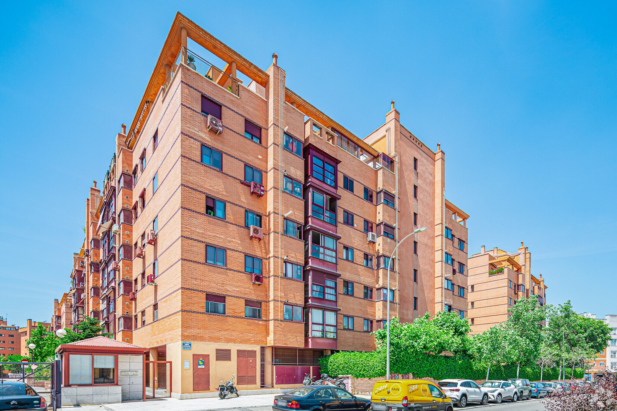 Calle Julián Camarillo, 50, Madrid, Madrid for sale Primary Photo- Image 1 of 1
