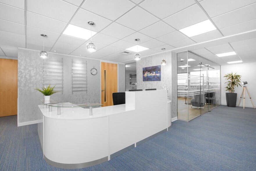 2 Fitzalan Rd, Cardiff for lease - Interior Photo - Image 2 of 10