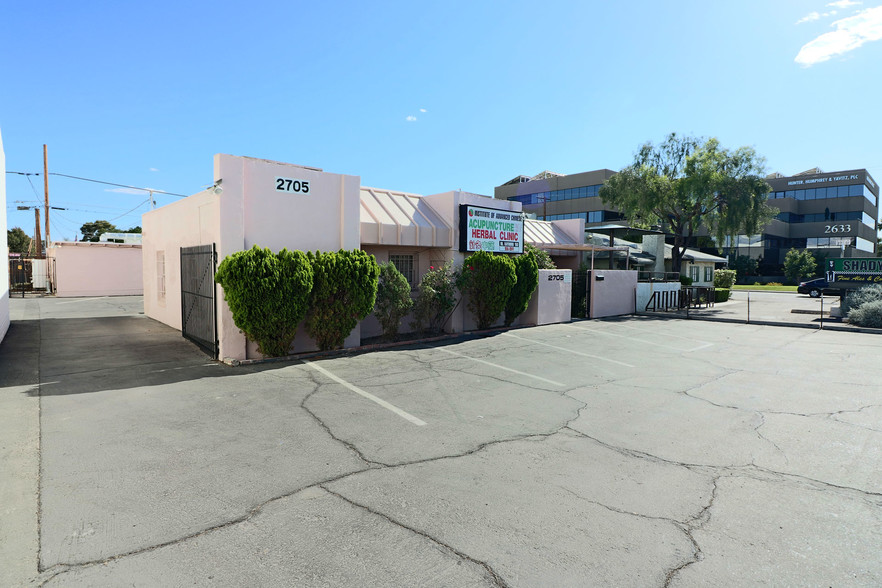 2705 E Indian School Rd, Phoenix, AZ for sale - Building Photo - Image 1 of 1