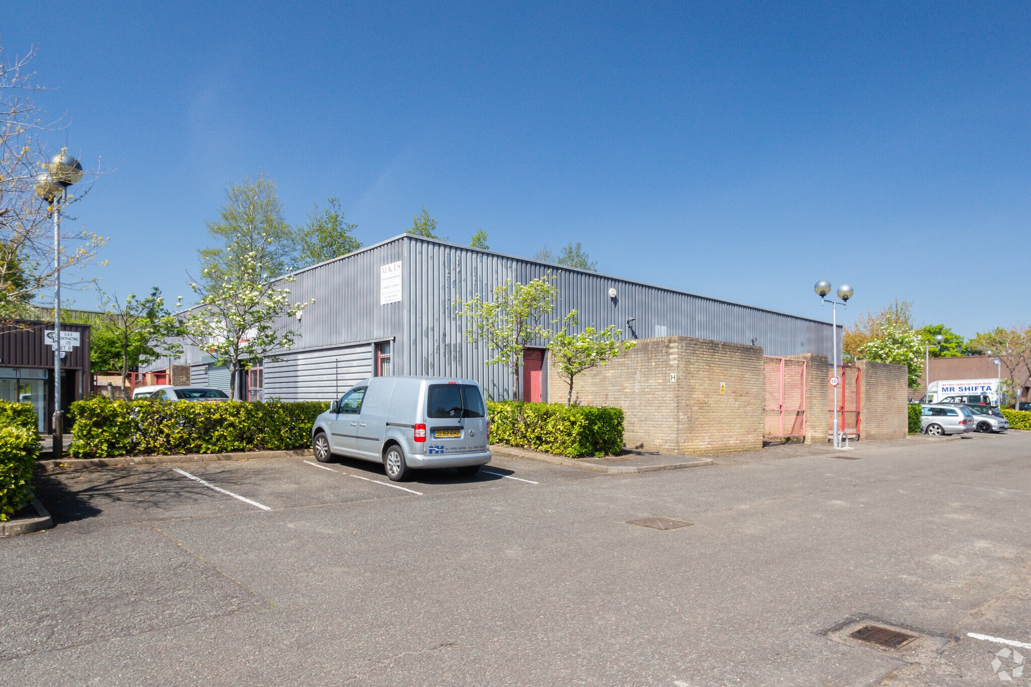 Potters Ln, Milton Keynes for sale Primary Photo- Image 1 of 1