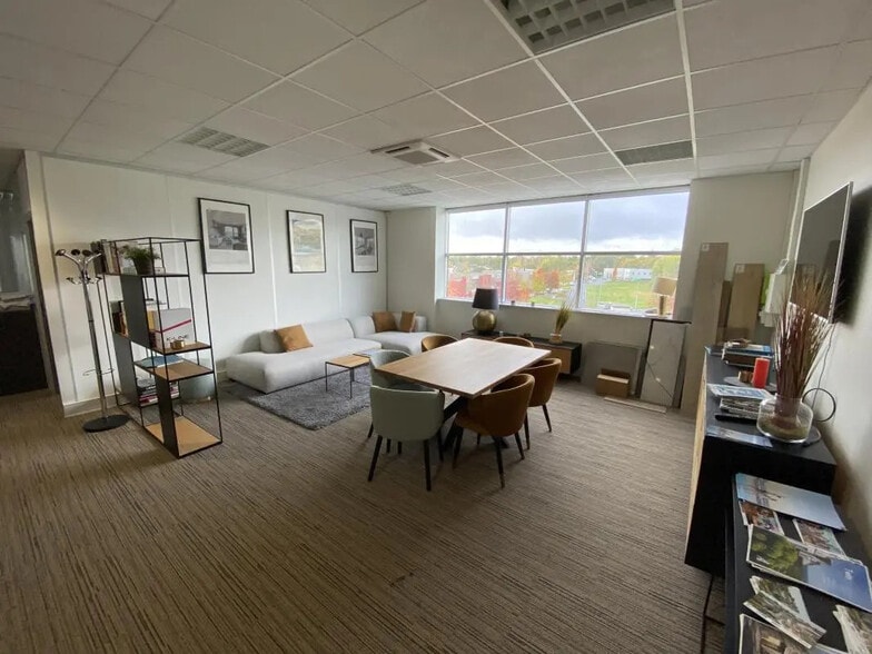 Office in Lambersart for lease - Building Photo - Image 1 of 7