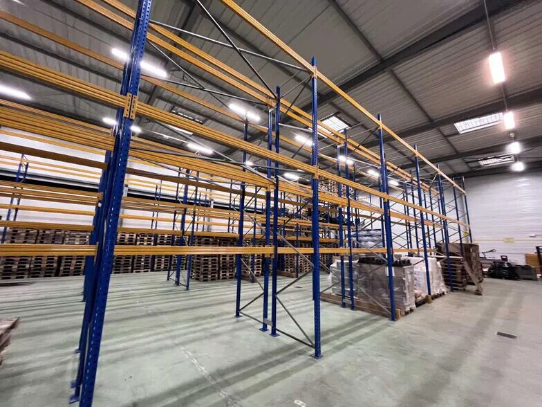 Flex in Bédée for lease - Building Photo - Image 1 of 4