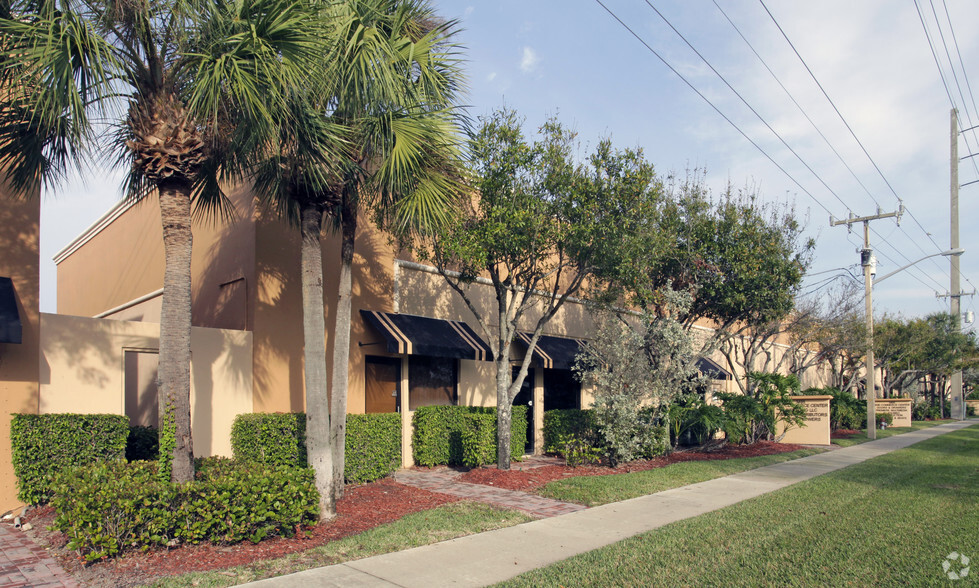 3595 N Dixie Hwy, Boca Raton, FL for lease - Primary Photo - Image 1 of 3